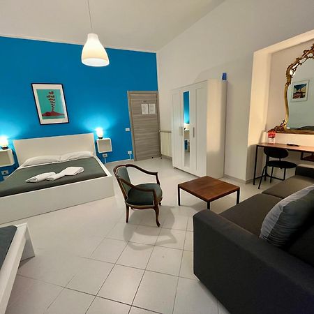 ナポリ Pop Santa Chiara Bed & Breakfast エクステリア 写真