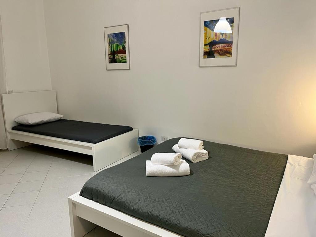 ナポリ Pop Santa Chiara Bed & Breakfast エクステリア 写真