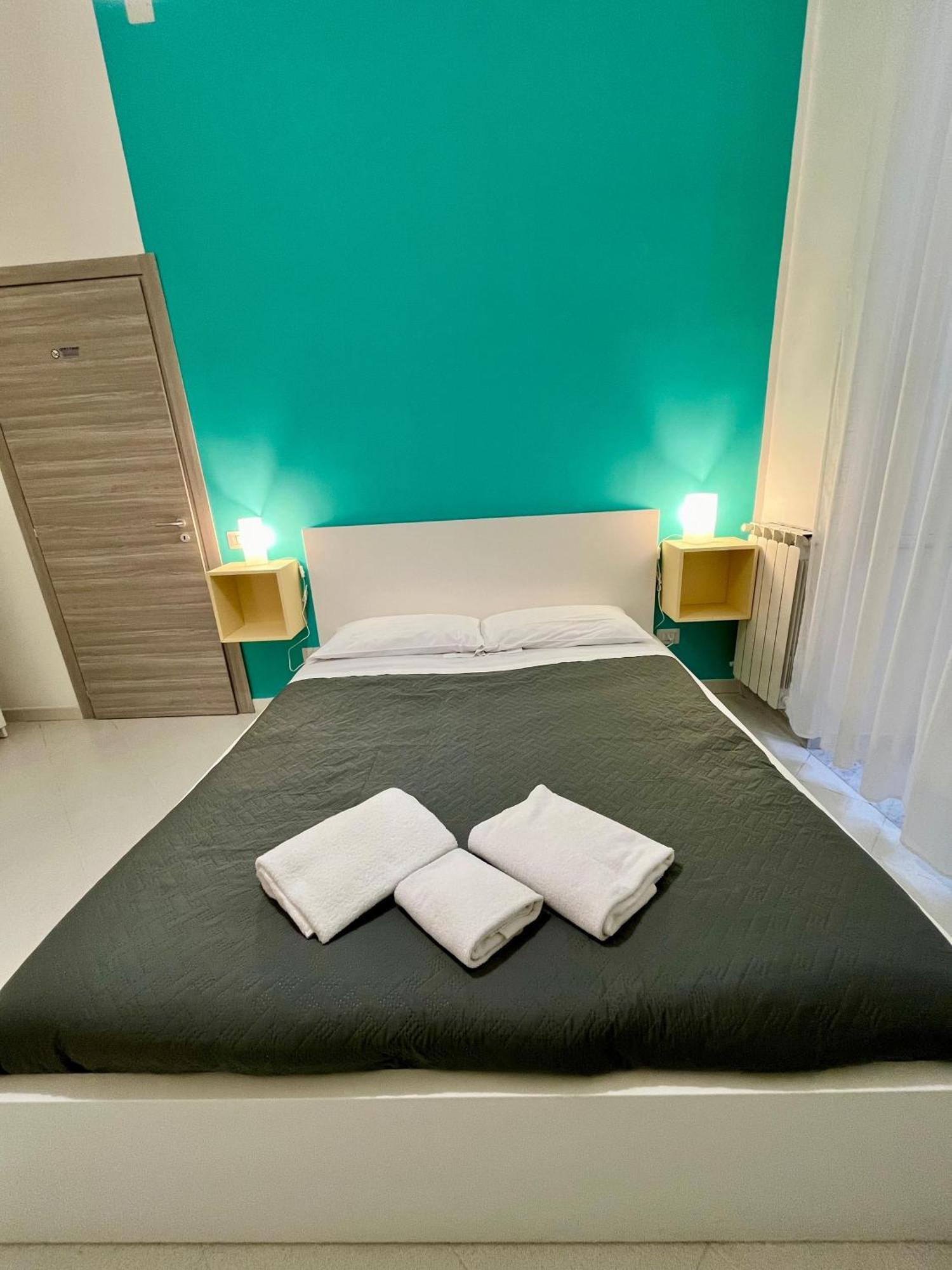 ナポリ Pop Santa Chiara Bed & Breakfast エクステリア 写真